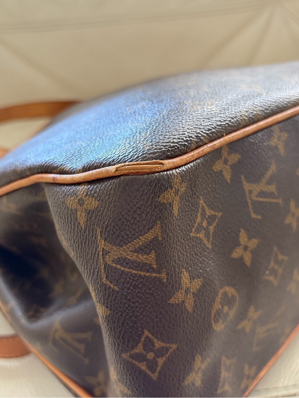 Louis Vuitton Batignolles
Vertical - Picture 8 of 14